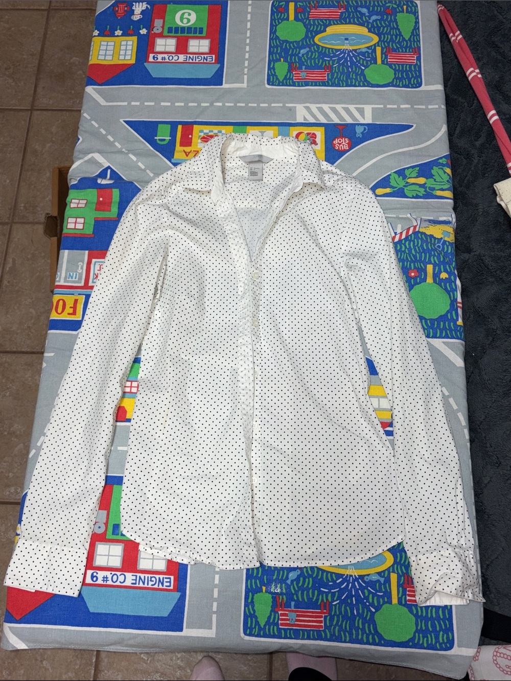 H&M white long sleeve button down shirt with black polka dots